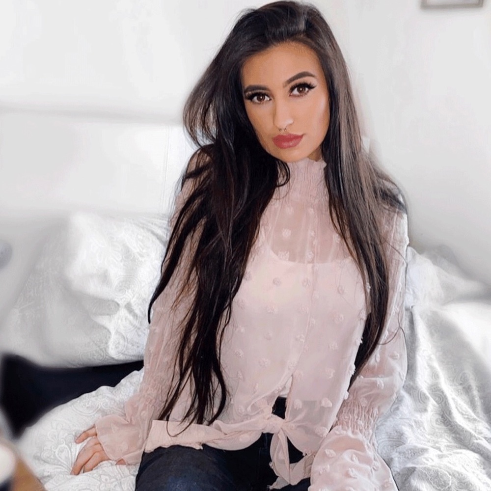 SOLD OUT 🌿🌿Blush Dobby Shirring High Neck Blouse - Picture 1 of 8